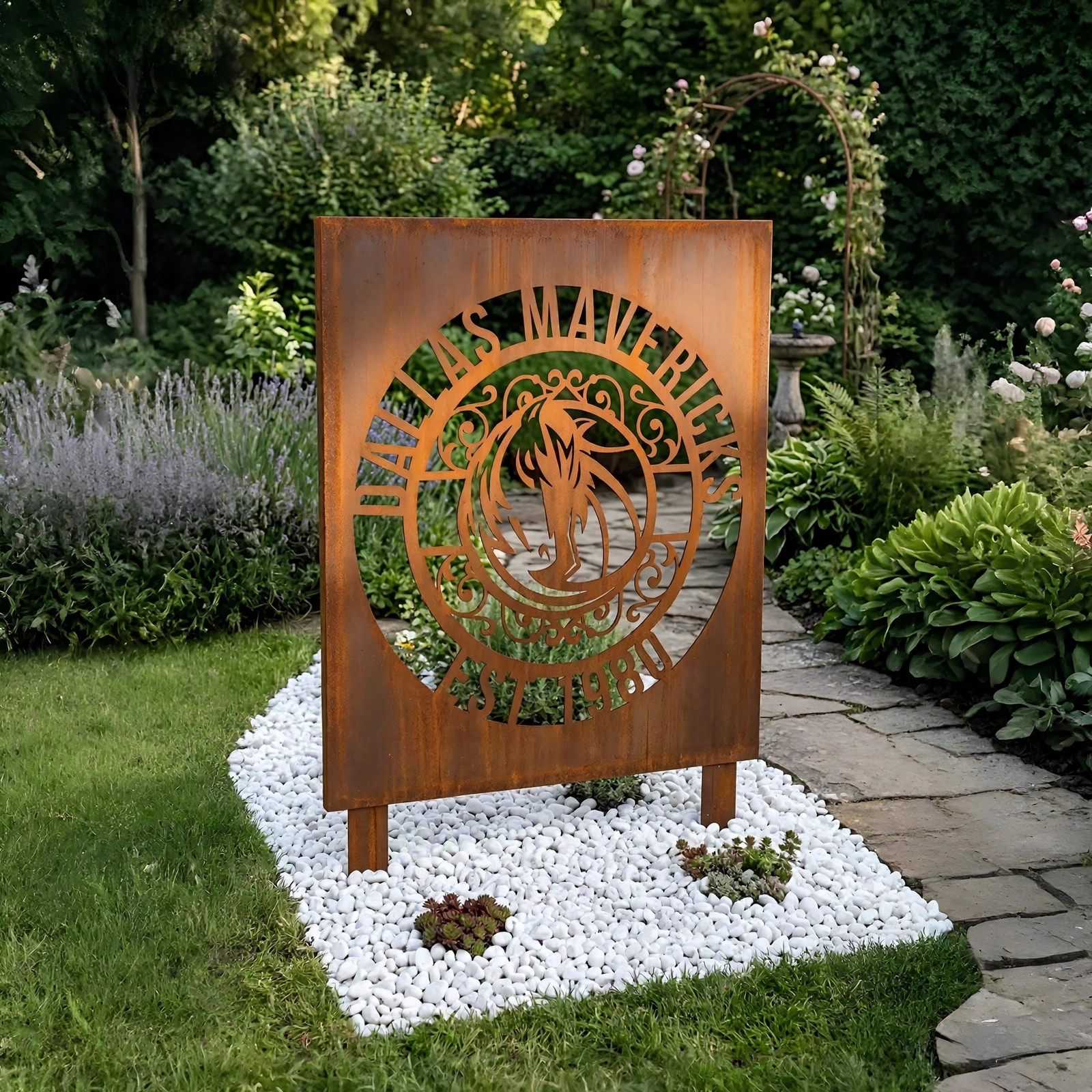 Dallas Mavericks Monogram Logo Metal Garden Panel – NBA Basketball Fan Outdoor Yard Decor Gift